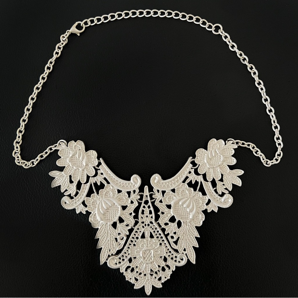 Art Deco 50s Ornate Floral Metal Lace Necklace